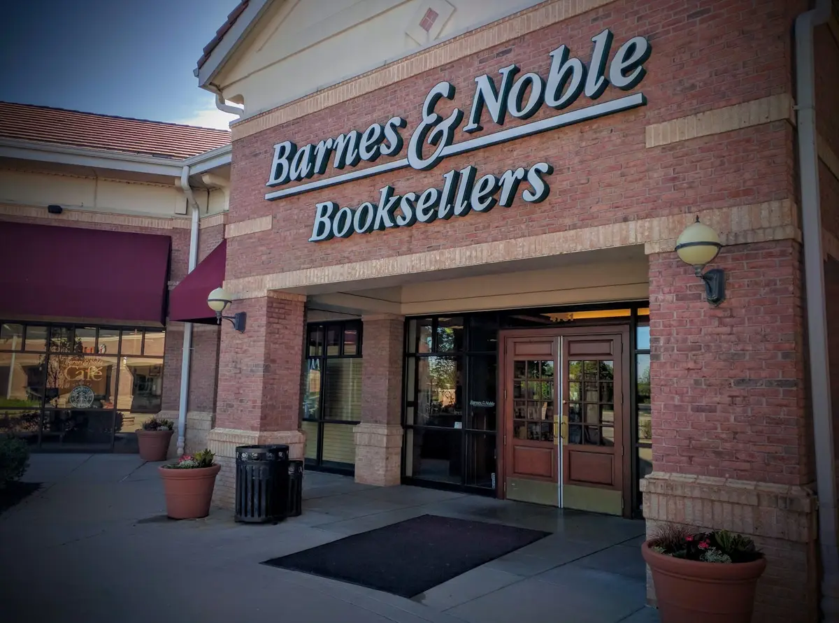 Helianthus Books in Leawood, KS