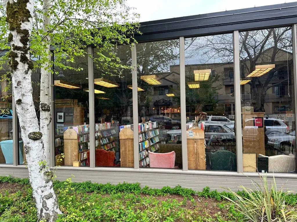 Island Books (WA) in Mercer Island, WA