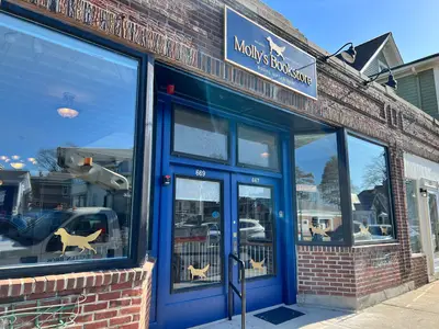 Molly's Bookstore in Melrose, MA