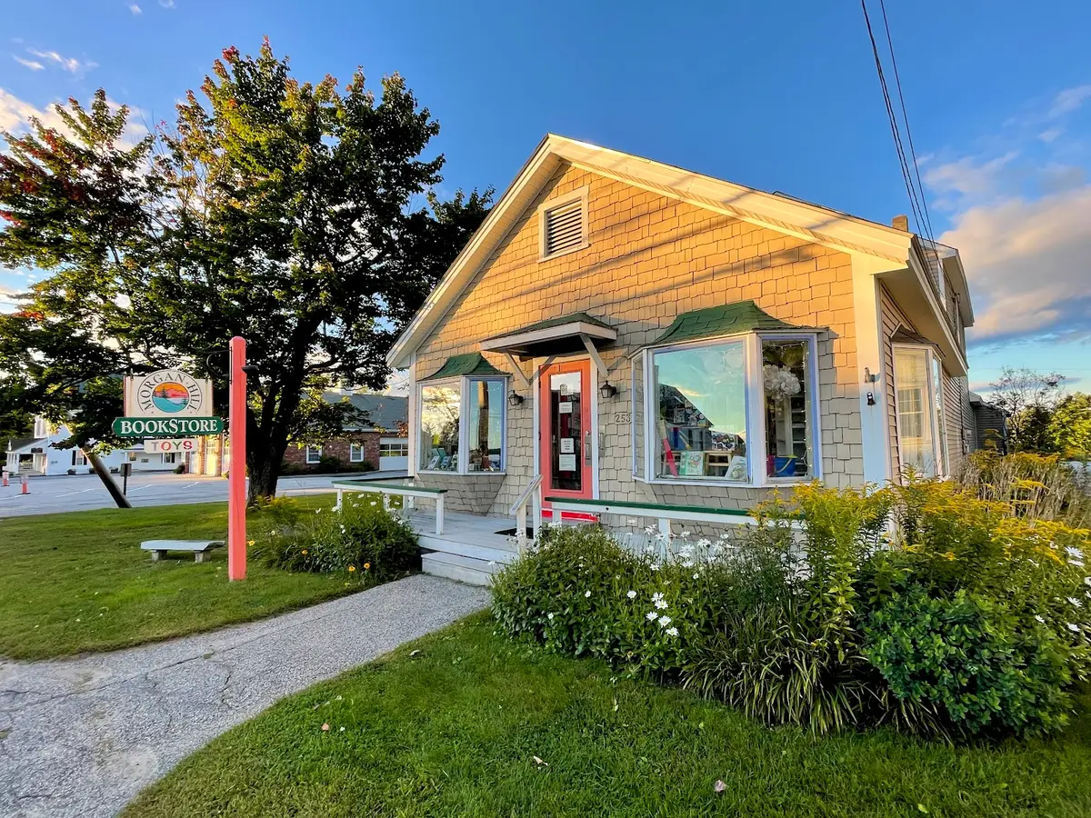 Morgan Hill Bookstore in New London, NH