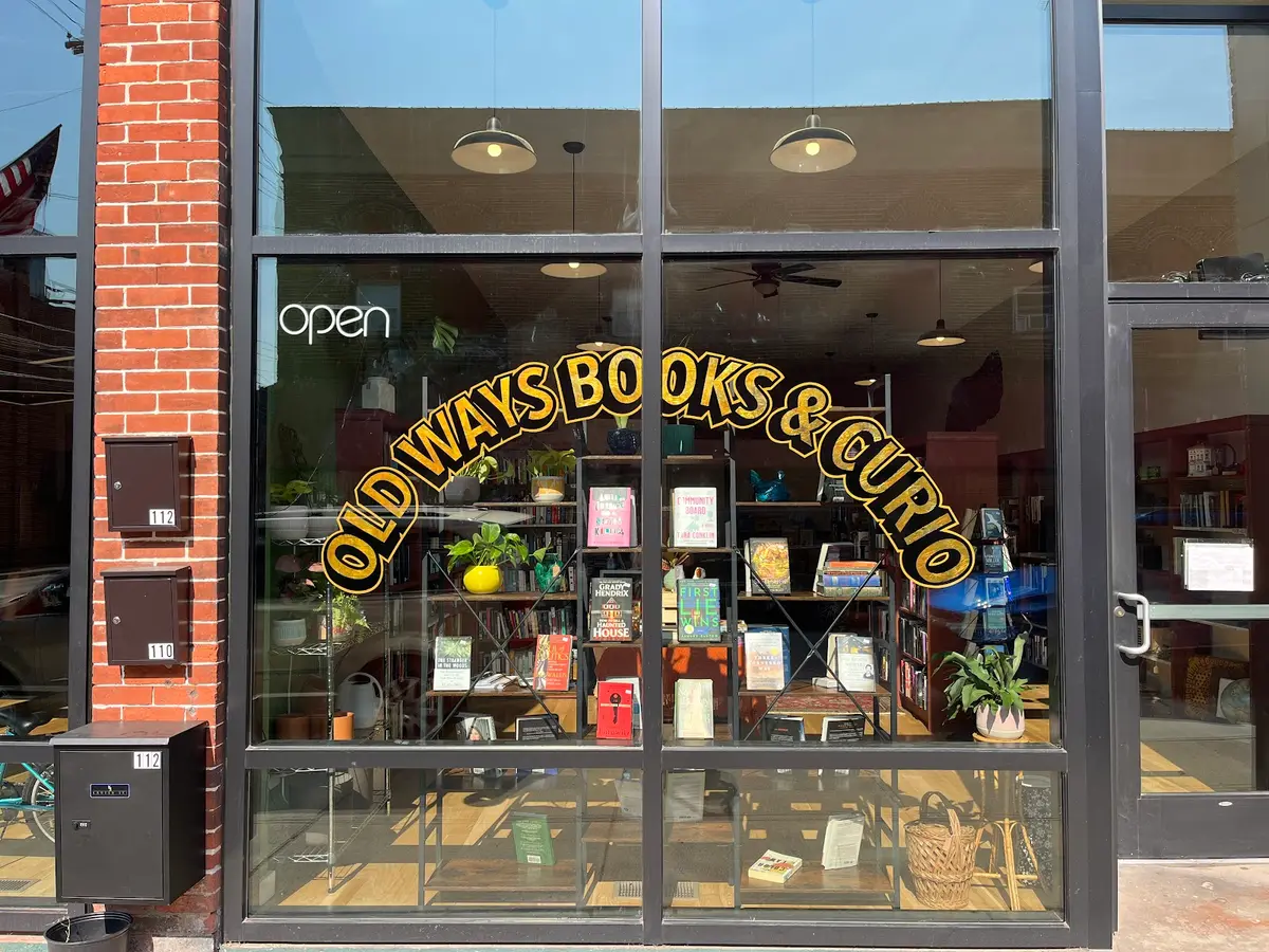Old Ways Books in Bluffton, IN