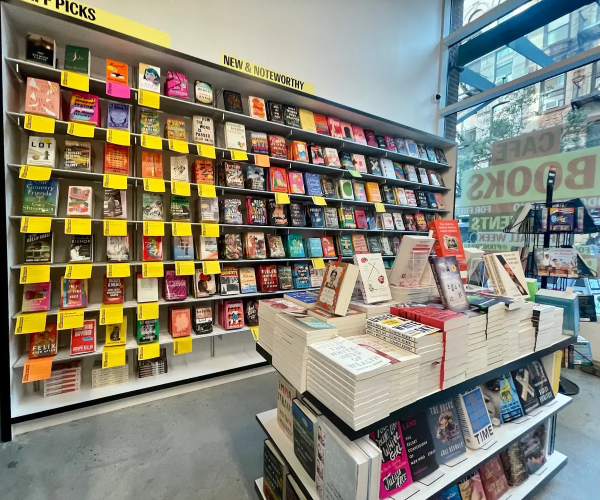 P&T Knitwear Bookstore in New York, NY