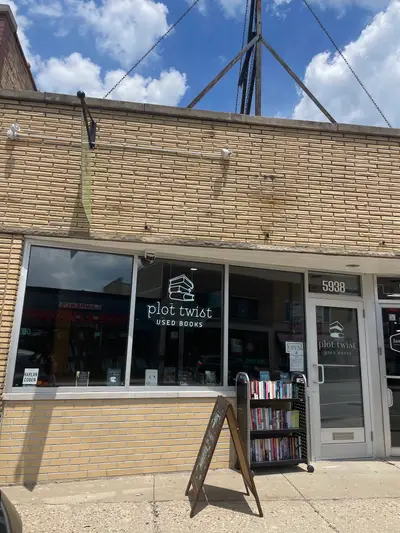 Plot Twist Used Books in Chicago, IL