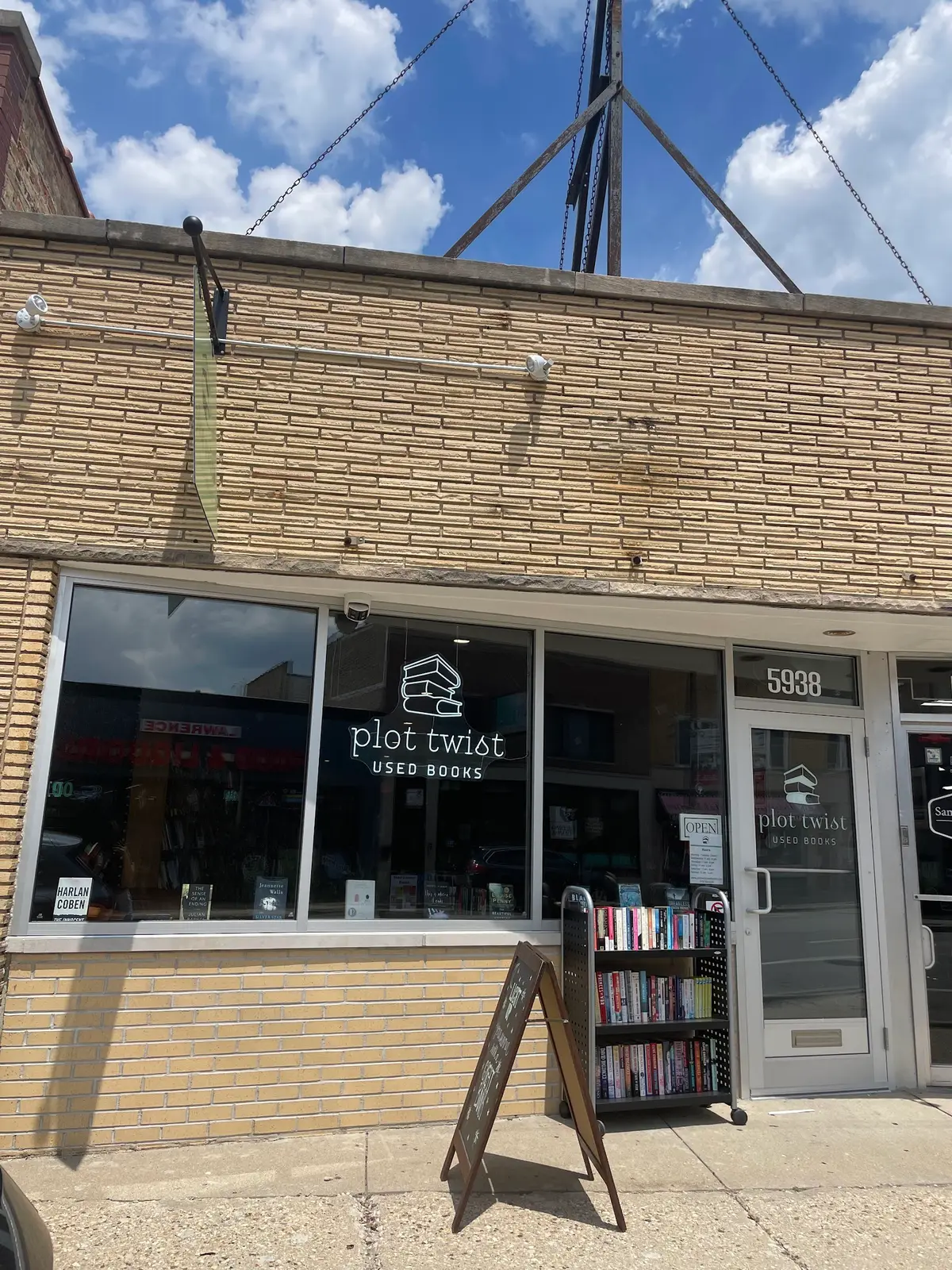 Plot Twist Used Books in Chicago, IL