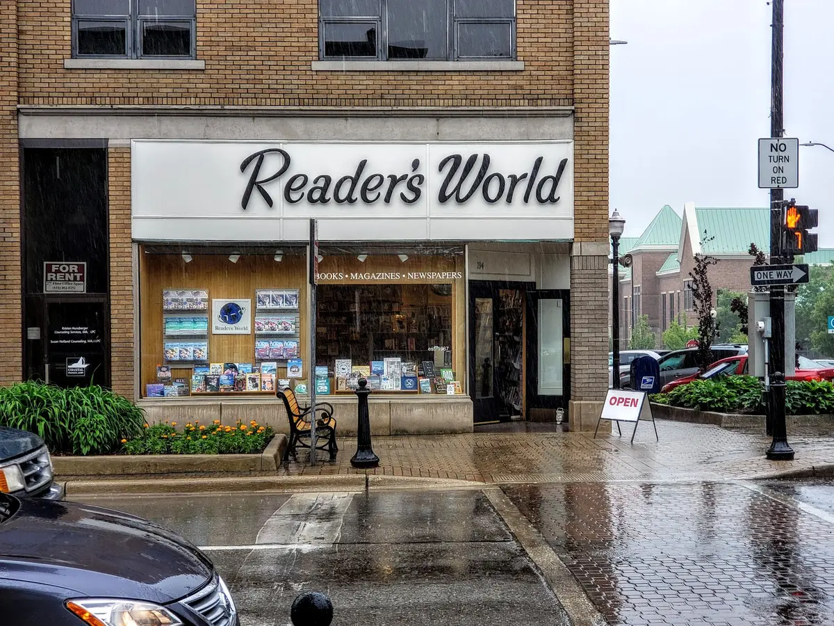 Reader's World (MI) in Holland, MI