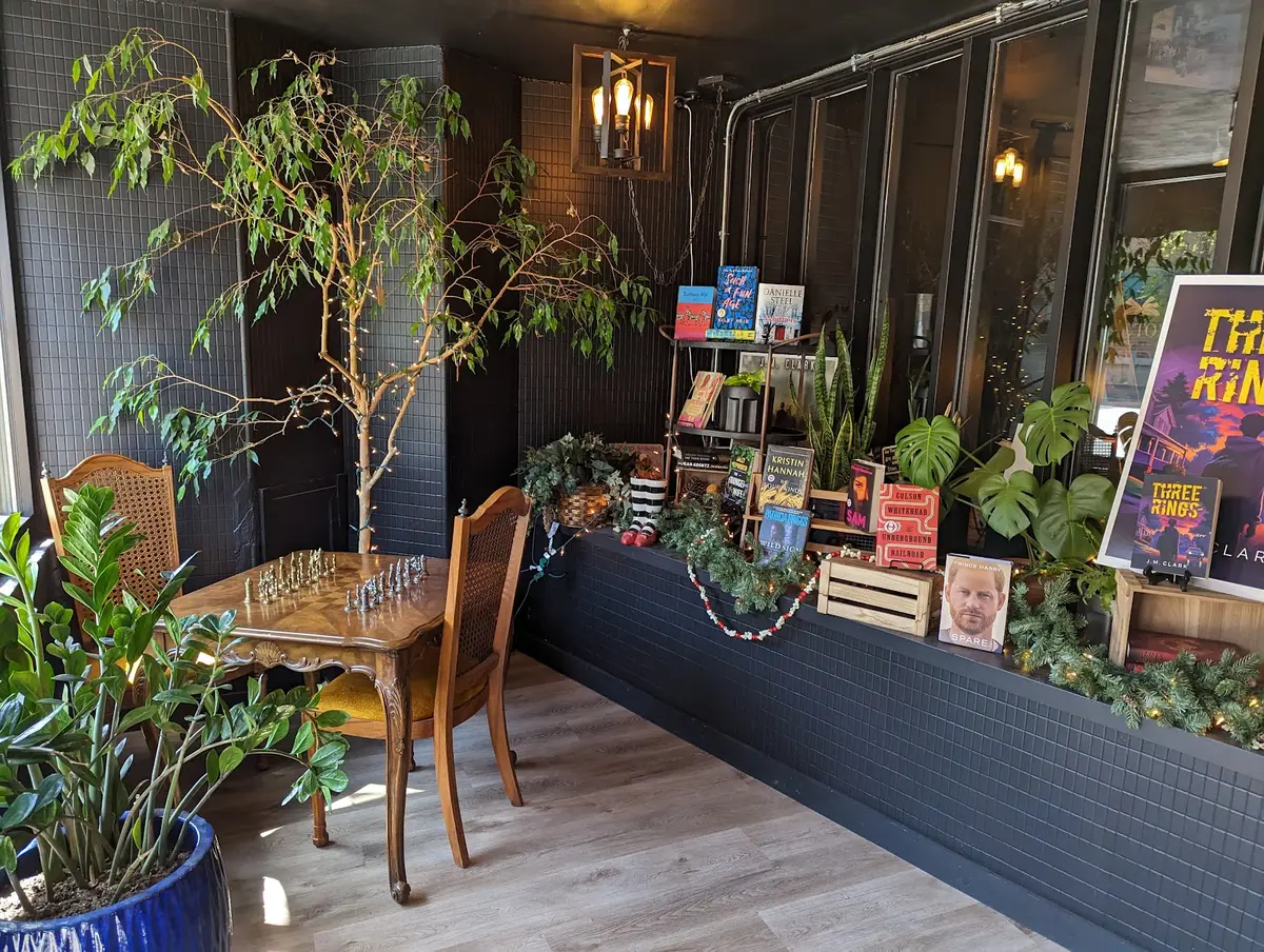 Scarlet Rose Books & Vintage Boutique in Ludlow, KY