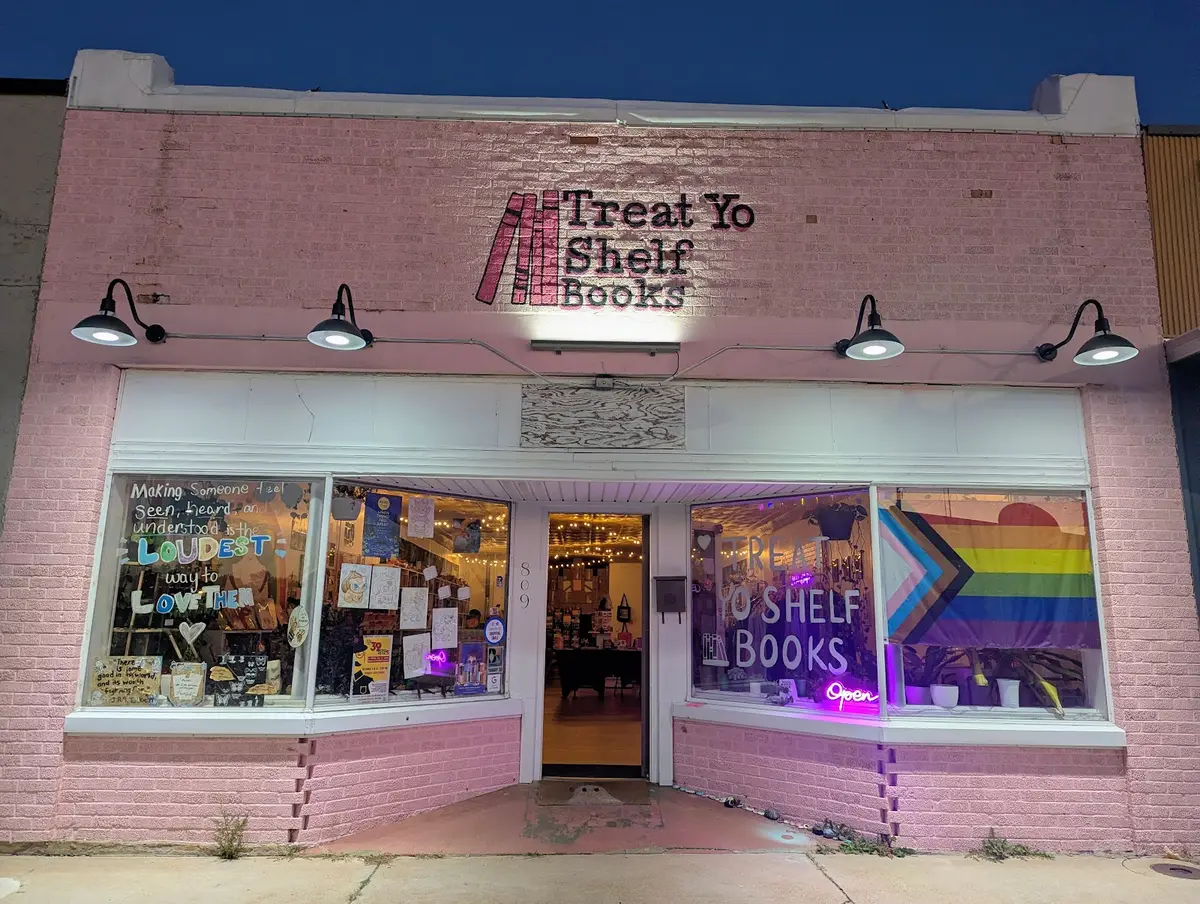 Treat Yo Shelf Books in Mountain Home, AR