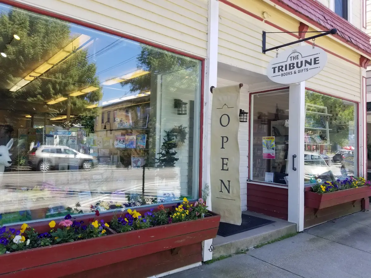 Tribune Books and Gifts in Norway, ME