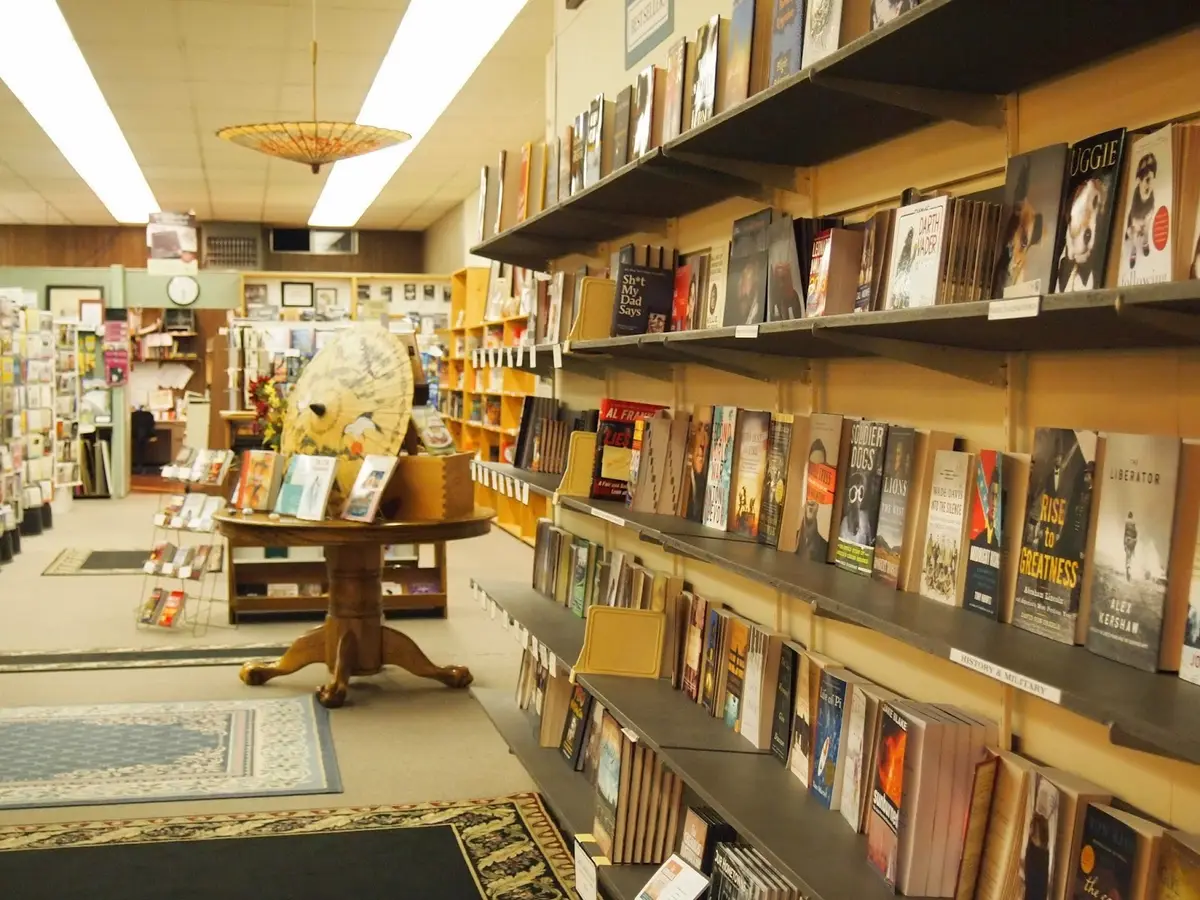Book 'n' Brush in Chehalis, WA