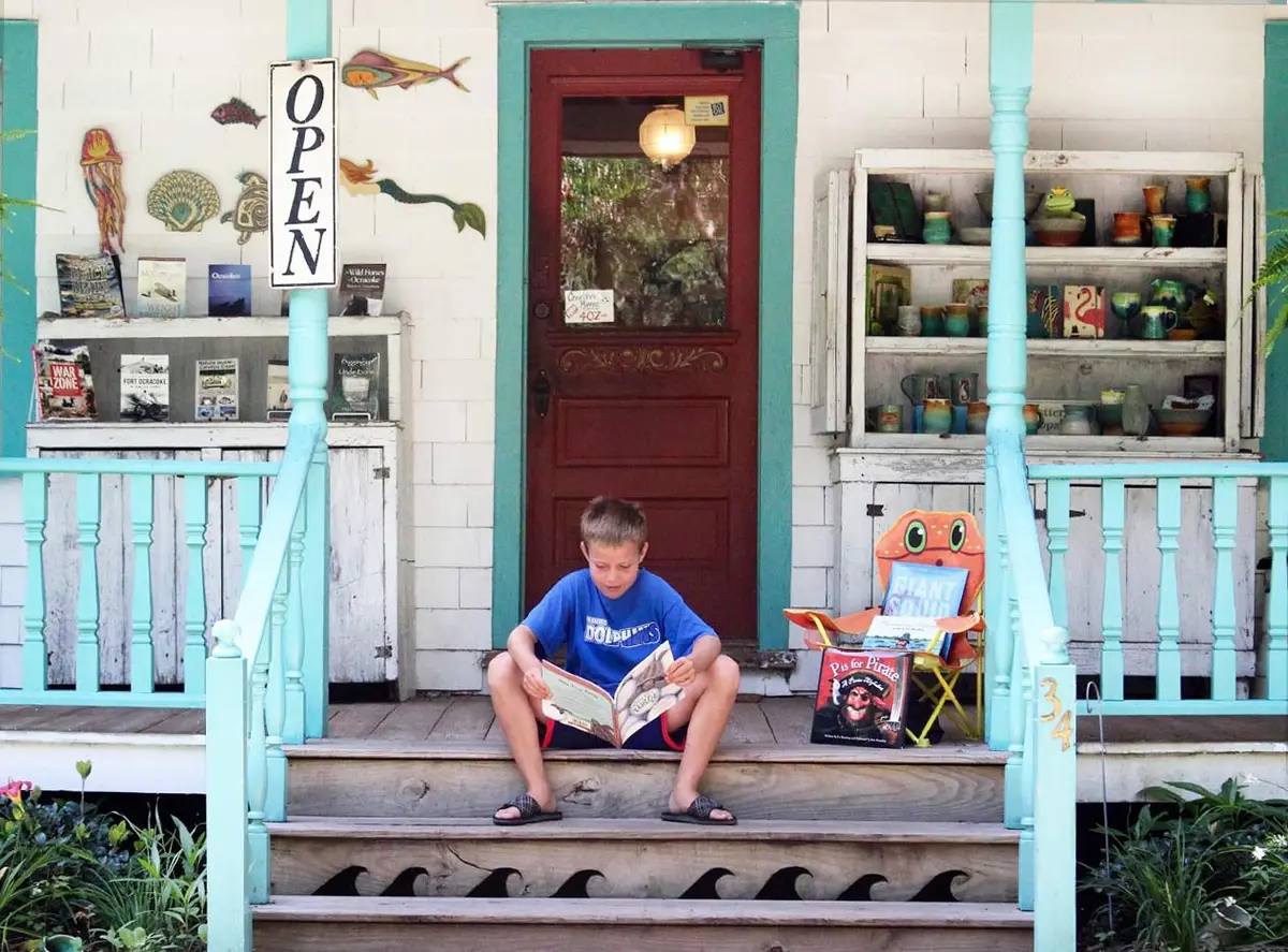 Books To Be Red in Ocracoke, NC