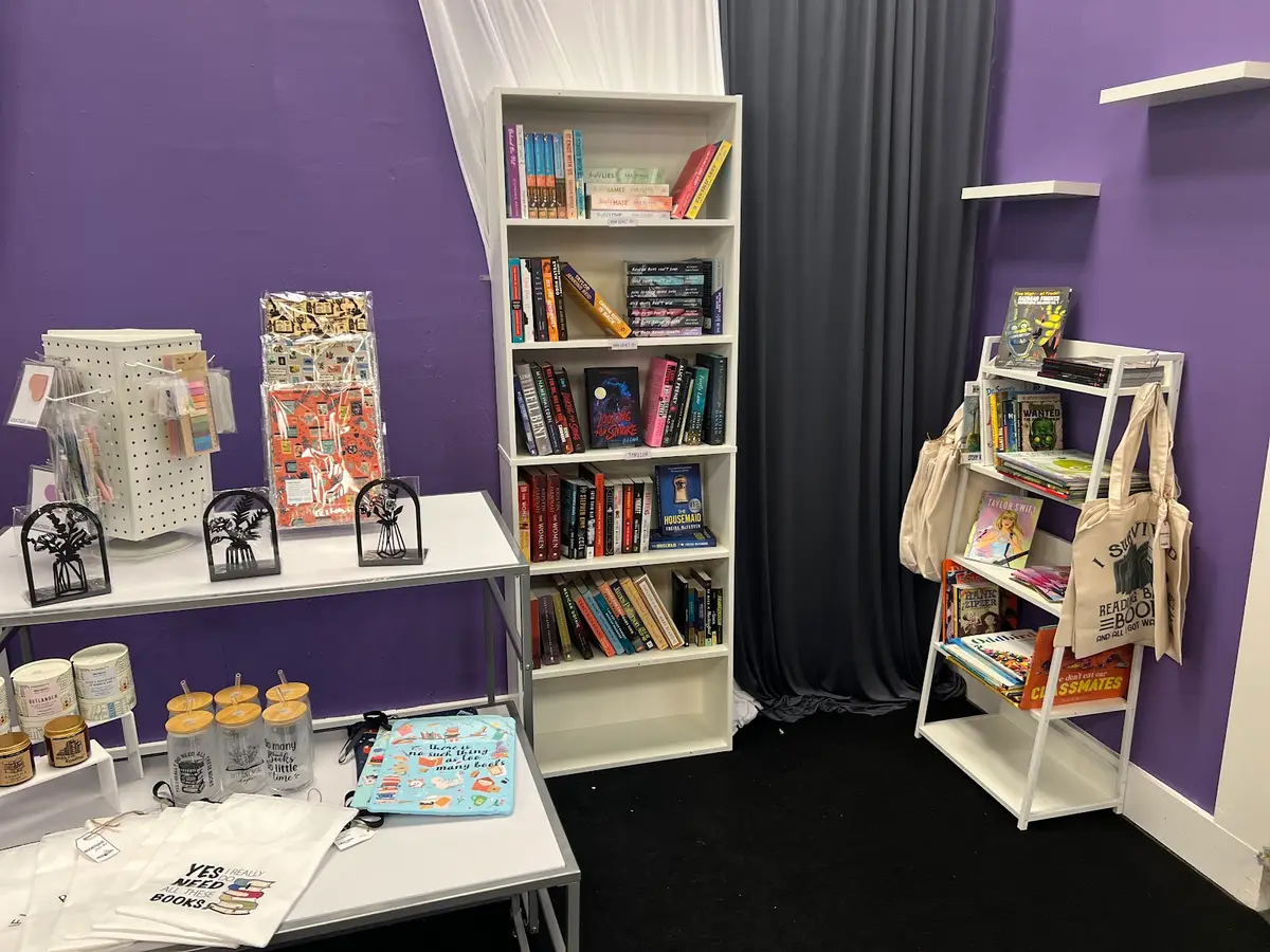 Booktique Unlimited in Burbank, IL