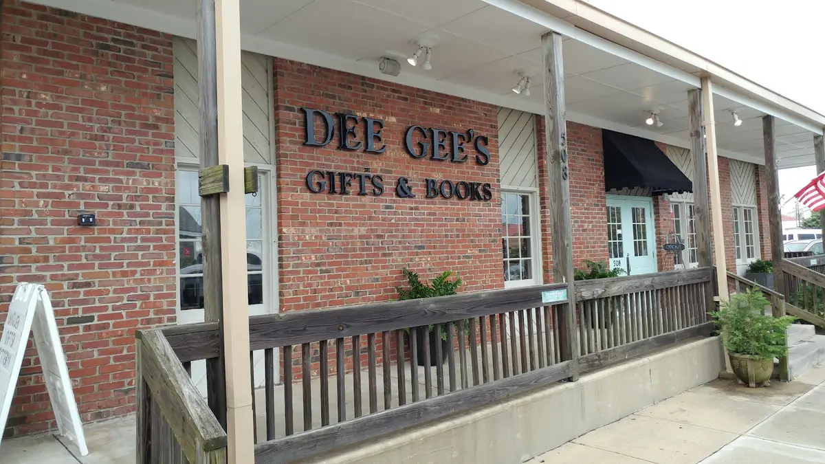 Dee Gee's Gifts & Books in Morehead City, NC